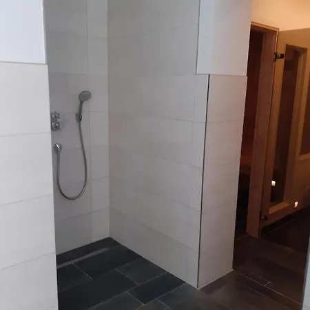 Vanessa Fuer 8 Personen * Dummer